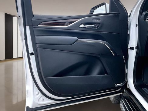 Used 2024 Cadillac Escalade ESV Premium Luxury image 18