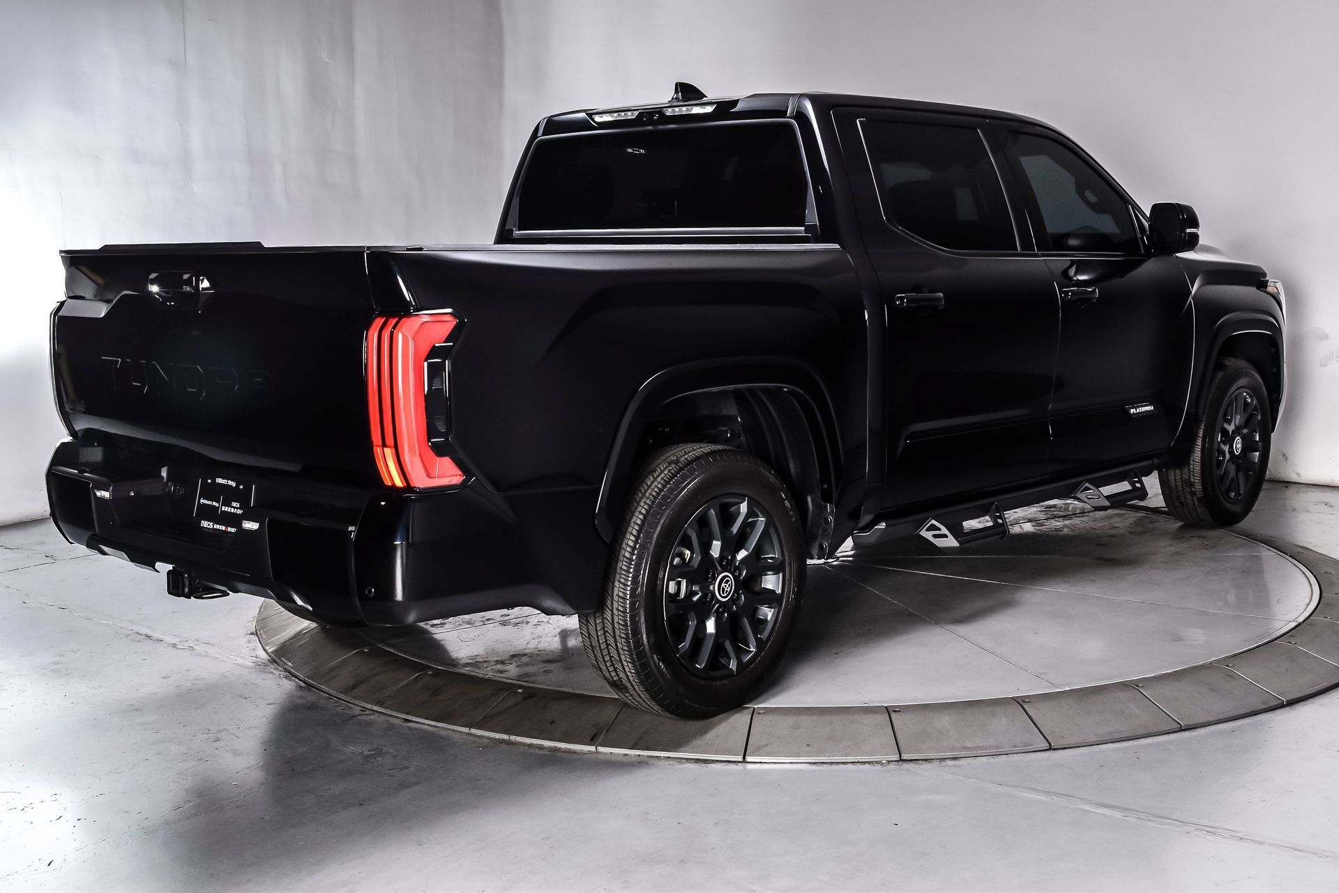 Used 2024 Toyota Tundra Platinum AWD/4WD image 6