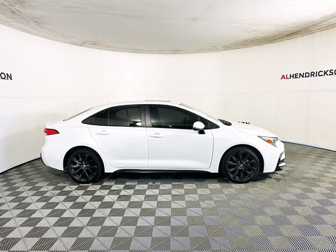 Used 2023 Toyota Corolla SE image 2