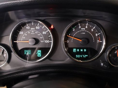 Used 2015 Jeep Wrangler Unlimited Sahara w/ Connectivity Group image 4