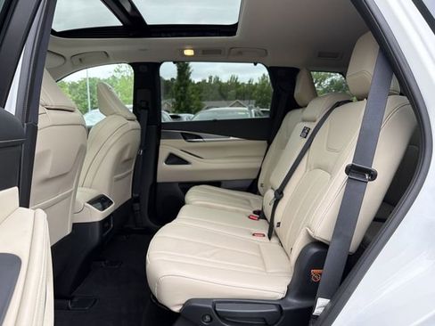 Used 2025 INFINITI QX60 Luxe w/ Vision Package FWD image 9