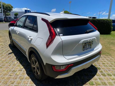 Used 2024 Kia Niro EX FWD image 5