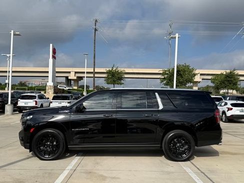 Used 2023 Chevrolet Suburban High Country w/ Premium Package 2 AWD/4WD image 4