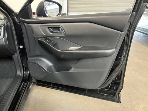 Used 2024 Nissan Rogue S FWD image 13