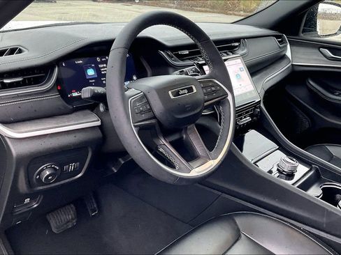 Used 2024 Jeep Grand Cherokee Limited image 12