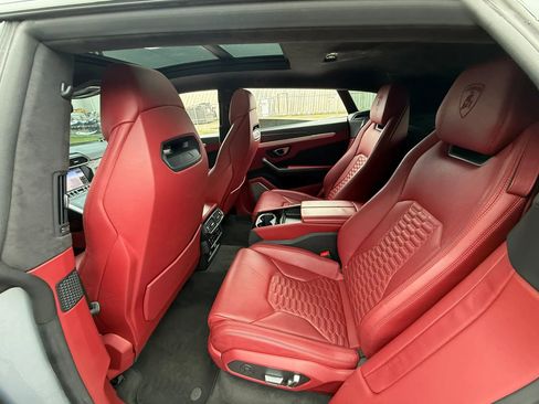 Used 2019 Lamborghini Urus AWD/4WD image 44