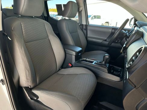Used 2022 Toyota Tacoma SR image 17