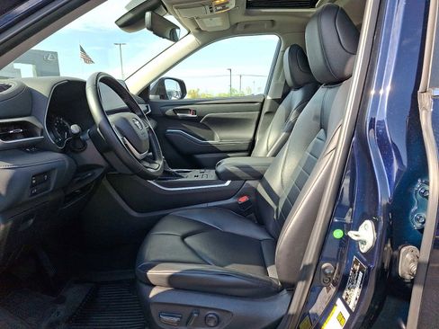 Used 2023 Toyota Highlander XLE AWD/4WD image 12