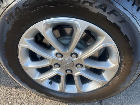 Used 2014 Jeep Grand Cherokee Limited image 9