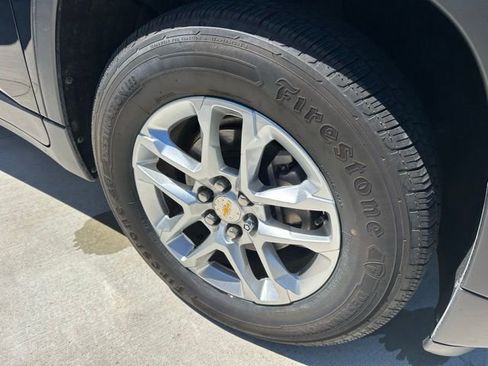 Used 2019 Chevrolet Traverse LT w/ LPO, Floor Liner Package AWD/4WD image 2