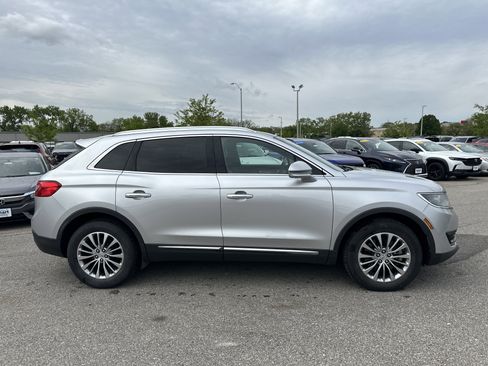 Used 2016 Lincoln MKX Select w/ Select Plus Package AWD/4WD image 3