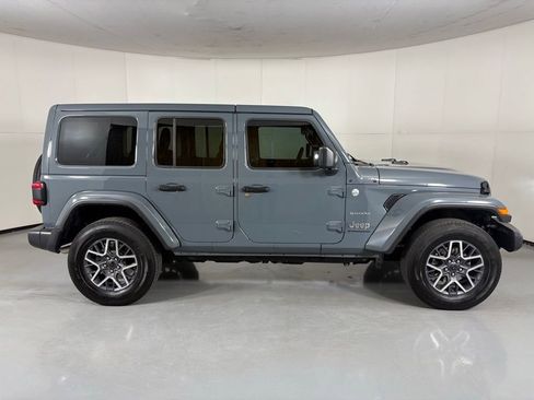 Used 2024 Jeep Wrangler Unlimited Sahara AWD/4WD image 9