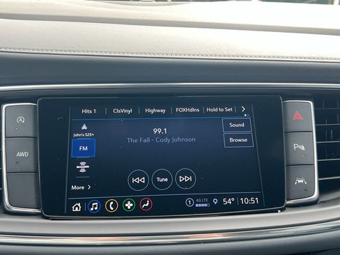 Used 2024 Buick Enclave Essence AWD/4WD image 28