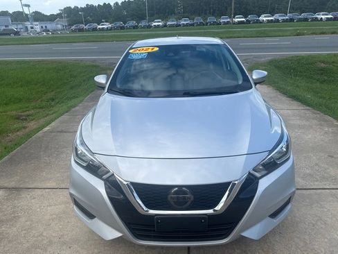 Used 2021 Nissan Versa SV image 6