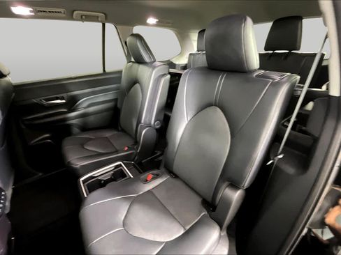 Used 2025 Toyota Grand Highlander FWD image 18