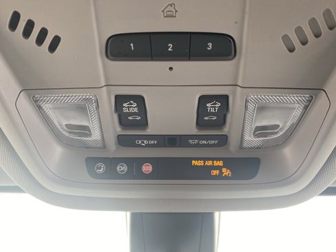 Used 2023 GMC Acadia SLE w/ Driver Convenience Package image 11