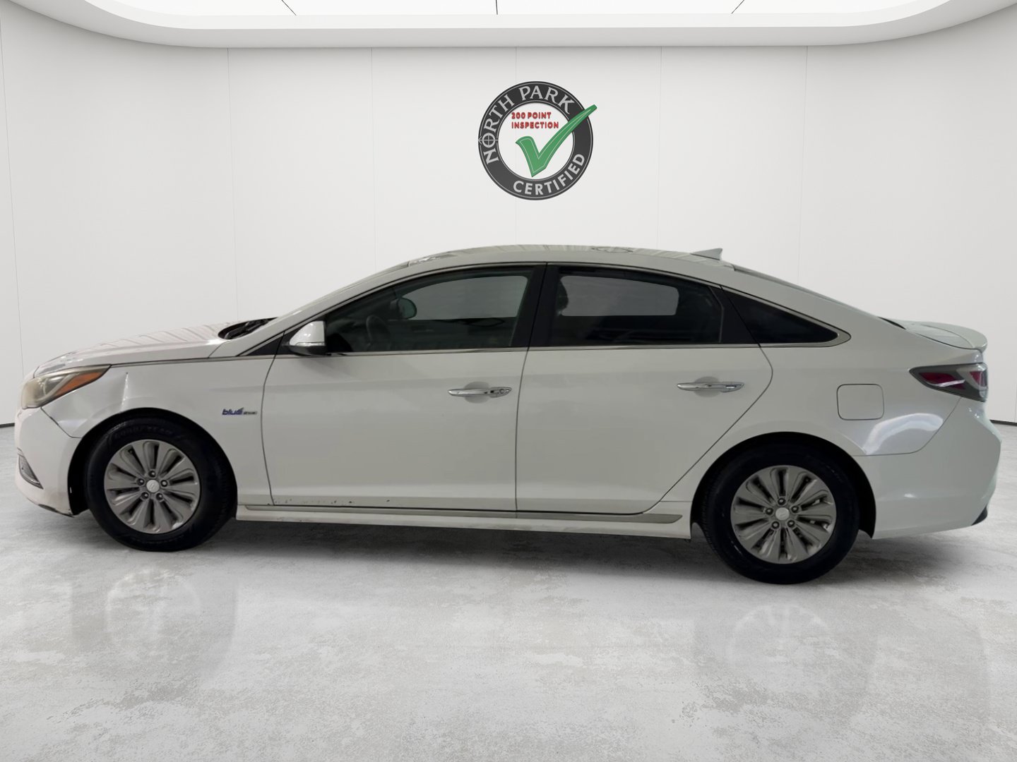 Used 2016 Hyundai Sonata SE FWD image 2