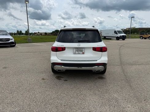 Used 2026 Mercedes-Benz GLB 250 4MATIC image 4