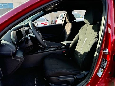 Used 2025 Hyundai Elantra SEL image 12