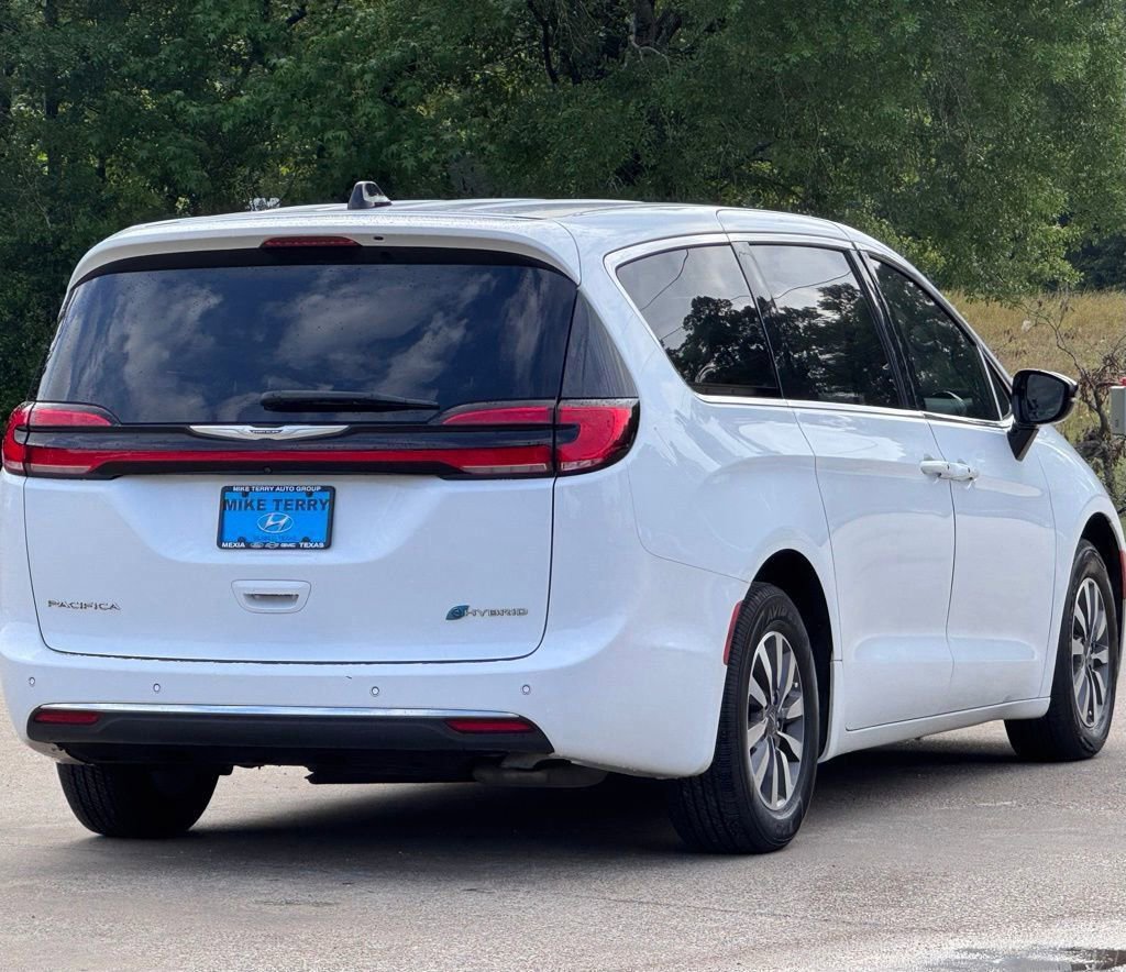 Used 2024 Chrysler Pacifica Limited FWD image 14