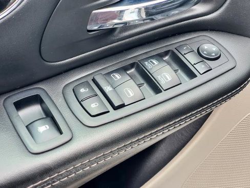 Used 2018 Dodge Grand Caravan SXT FWD image 19