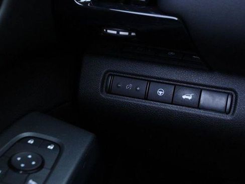 Used 2025 Nissan Pathfinder SV FWD image 22