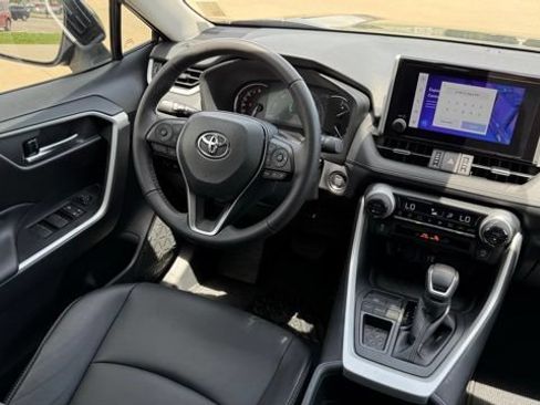Used 2025 Toyota RAV4 XLE Premium FWD image 28
