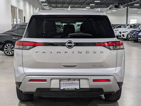 Used 2025 Nissan Pathfinder SL AWD/4WD image 6