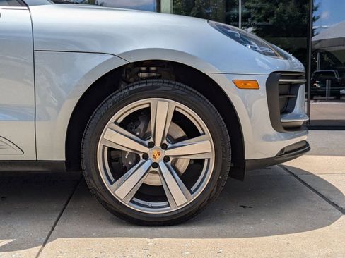 Used 2025 Porsche Macan image 11