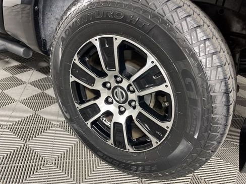 Used 2022 Nissan Titan SV w/ SV Convenience Package AWD/4WD image 15
