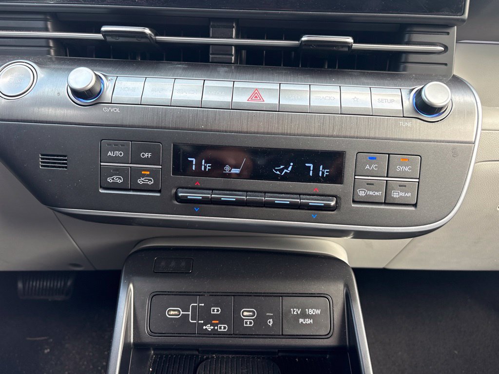 Used 2024 Hyundai Kona Limited FWD image 26