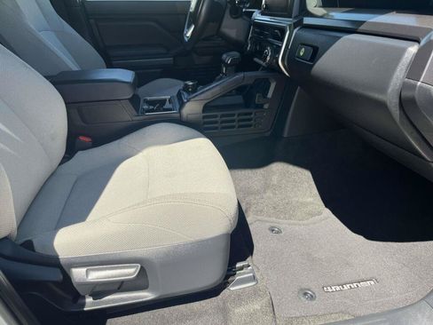 Used 2025 Toyota 4Runner SR5 AWD/4WD image 22