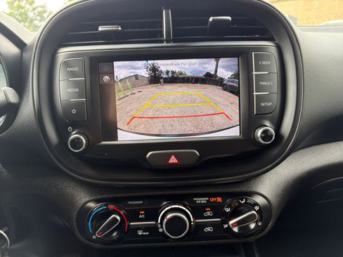 Used 2025 Kia Soul LX w/ LX Technology Package FWD image 22
