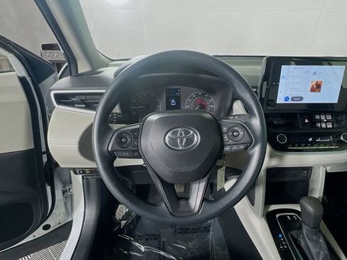 Used 2025 Toyota Corolla Cross L image 15