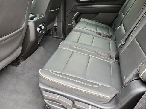 Used 2023 GMC Yukon SLT image 10