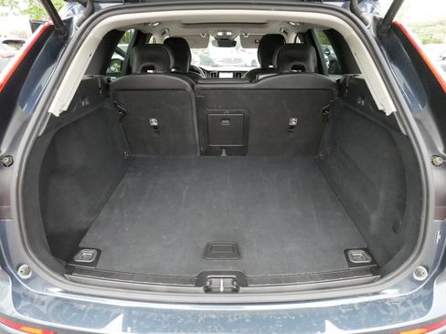 Used 2025 Volvo XC60 B5 Core AWD/4WD image 18