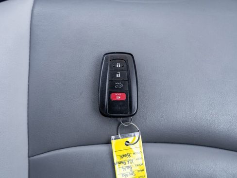 Used 2021 Toyota RAV4 XLE Premium AWD/4WD image 32