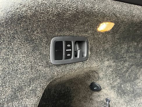 Used 2023 Bentley Bentayga Extended Wheelbase AWD/4WD image 21