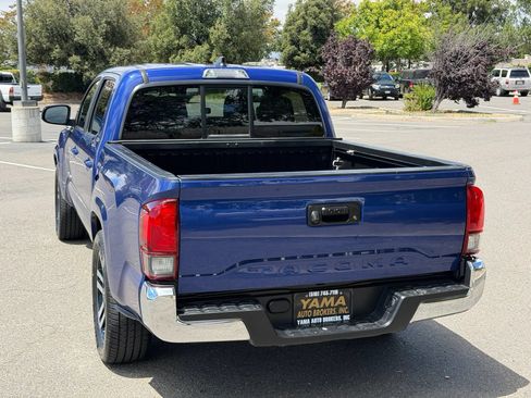 Used 2022 Toyota Tacoma SR5 RWD image 4