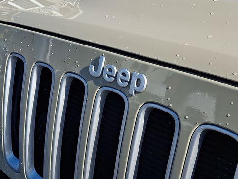 Used 2017 Jeep Wrangler Unlimited Sahara w/ Quick Order Package 24E Chief AWD/4WD image 29