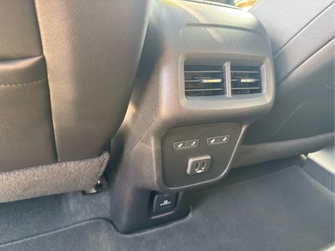 Used 2023 Chevrolet Equinox Premier FWD image 35