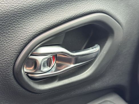 Used 2020 Jeep Cherokee Latitude Plus w/ Cold Weather Group image 25