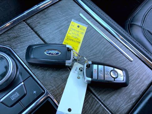 Used 2018 Ford Expedition Limited w/ Equipment Group 302A image 15