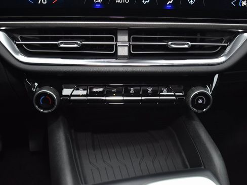 New 2026 Chevrolet Equinox EV LT image 15