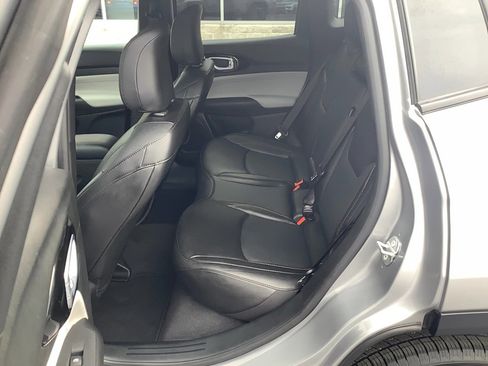 Certified 2023 Jeep Compass Limited image 9