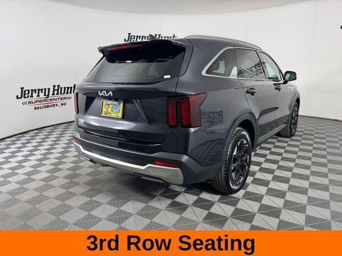 Used 2025 Kia Sorento S w/ Panoramic Sunroof Package image 7
