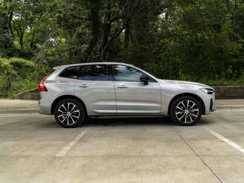 Used 2024 Volvo XC60 B5 Plus AWD/4WD image 10