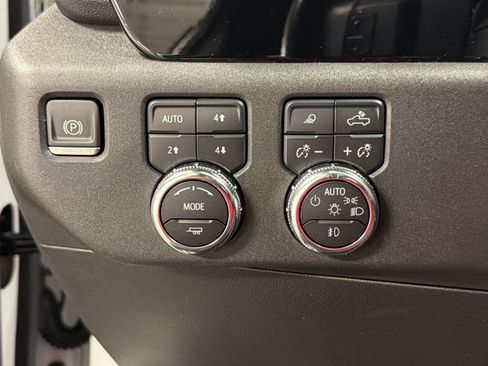 Used 2023 GMC Sierra 1500 SLT w/ SLT Premium Plus Package AWD/4WD image 27