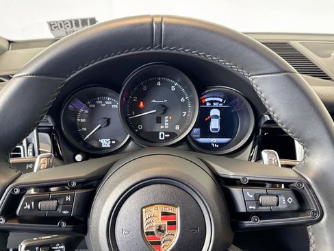 Certified 2025 Porsche Macan AWD/4WD image 14