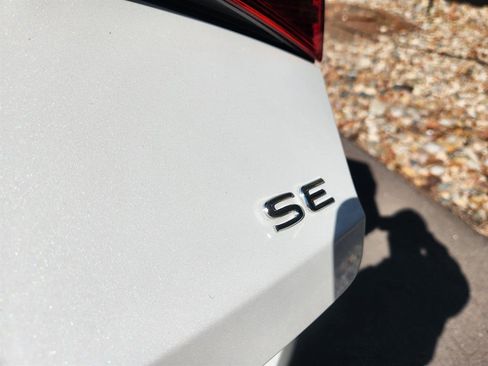 Certified 2025 Volkswagen Jetta SE w/ Sunroof Package image 19